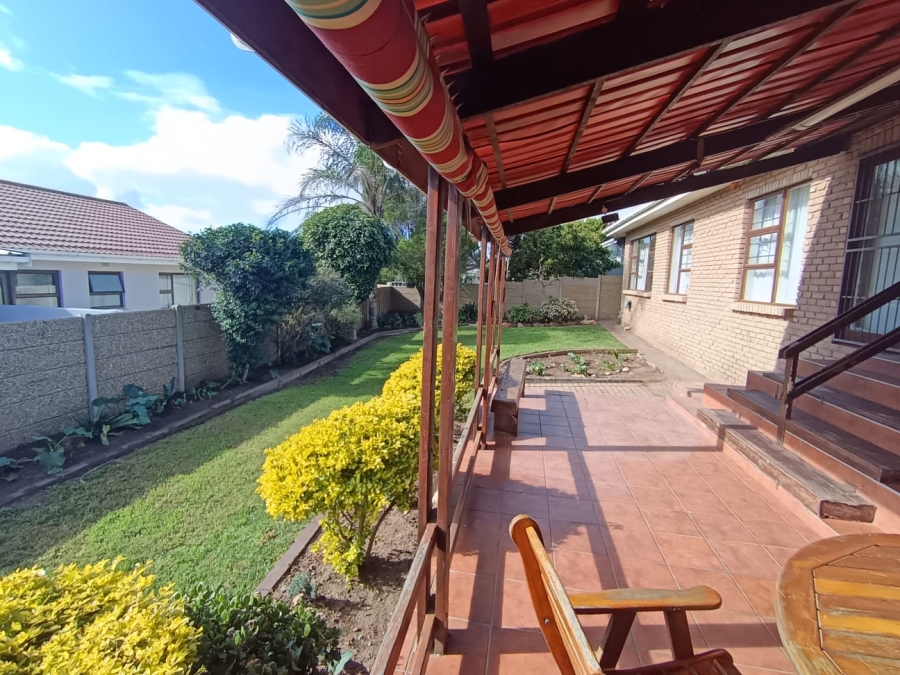 To Let 3 Bedroom Property for Rent in Heiderand Western Cape